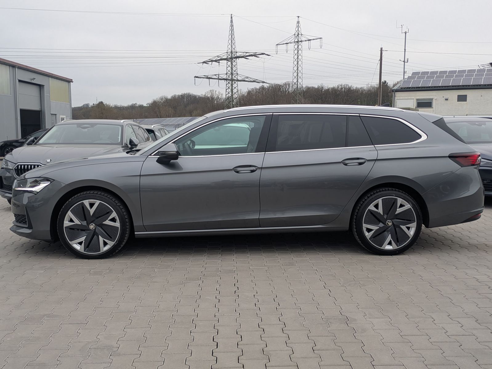 Fahrzeugabbildung SKODA Superb 2.0 TDI 4x4 Selection MATRIX*AHK*PANO*19"
