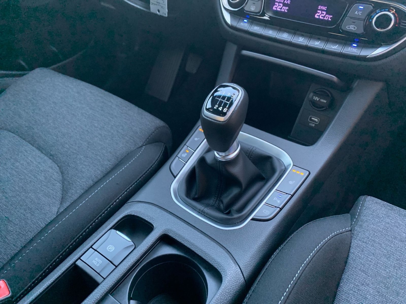 Fahrzeugabbildung Hyundai i30 Kombi 1.0 T-GDI Connect & Go Navi LED