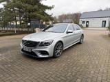 Mercedes-Benz S 560 4MATIC L - - Mercedes-Benz S 560 mit Benzin-Antrieb: Automatik