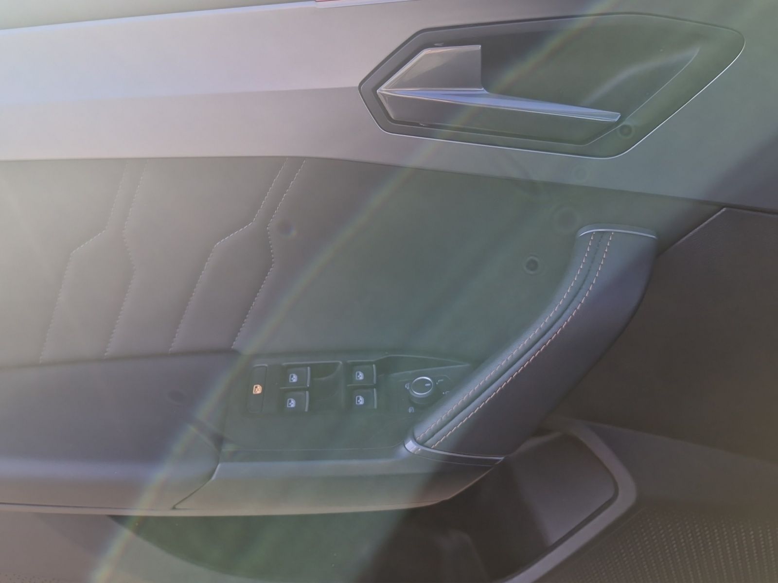 Fahrzeugabbildung CUPRA Leon VZ 2,0 TSI DSG ACC KAMERA NAVI LED