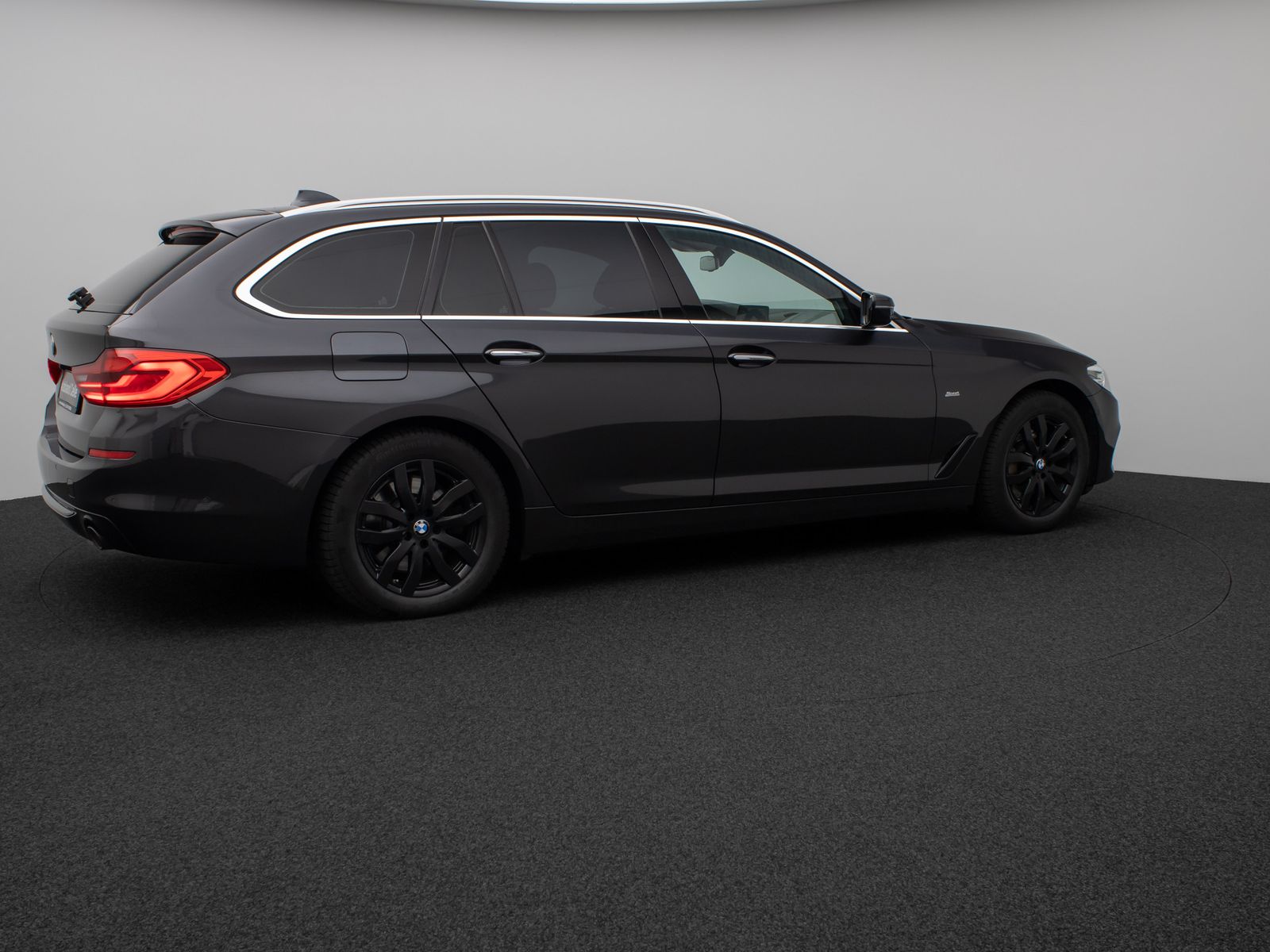 Fahrzeugabbildung BMW 530d xD SportLine Kamera Panorama HUD H/K Stndhz
