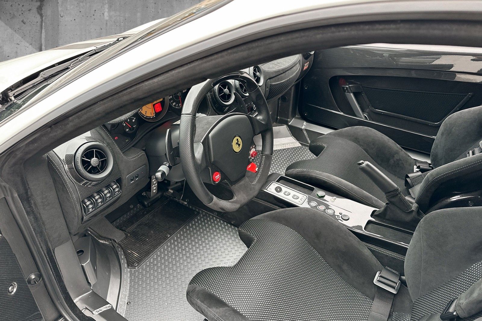 Fahrzeugabbildung Ferrari 430 Scuderia F1*dt. Auto*Carbon*4-Punkt-Gurt*LED