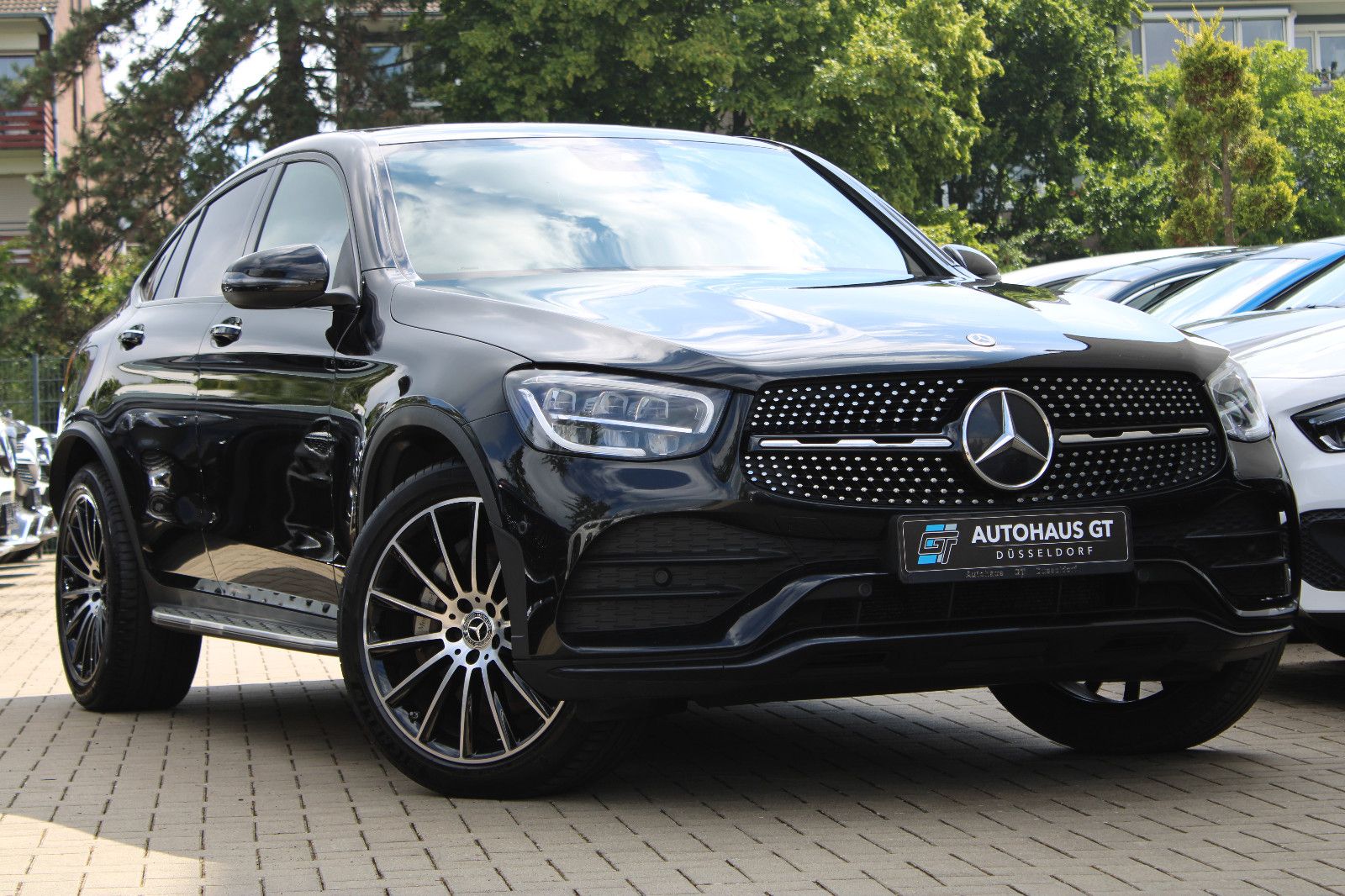 MERCEDES-BENZ GLC 300d 4Matic/AMG/Distro/Standhzg/Kamera/Navi