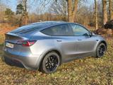Tesla Model Y RWD SR LFP AHK PANO 360 WP MWST - Tesla Model Y: Silber