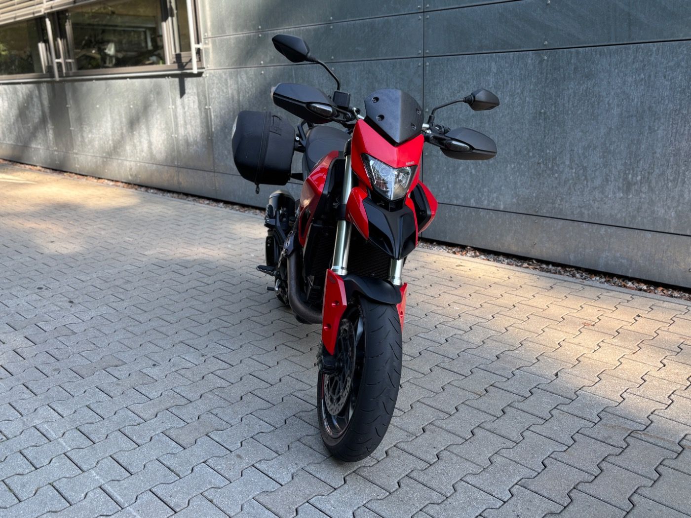 Fahrzeugabbildung Ducati Hyperstrada 821