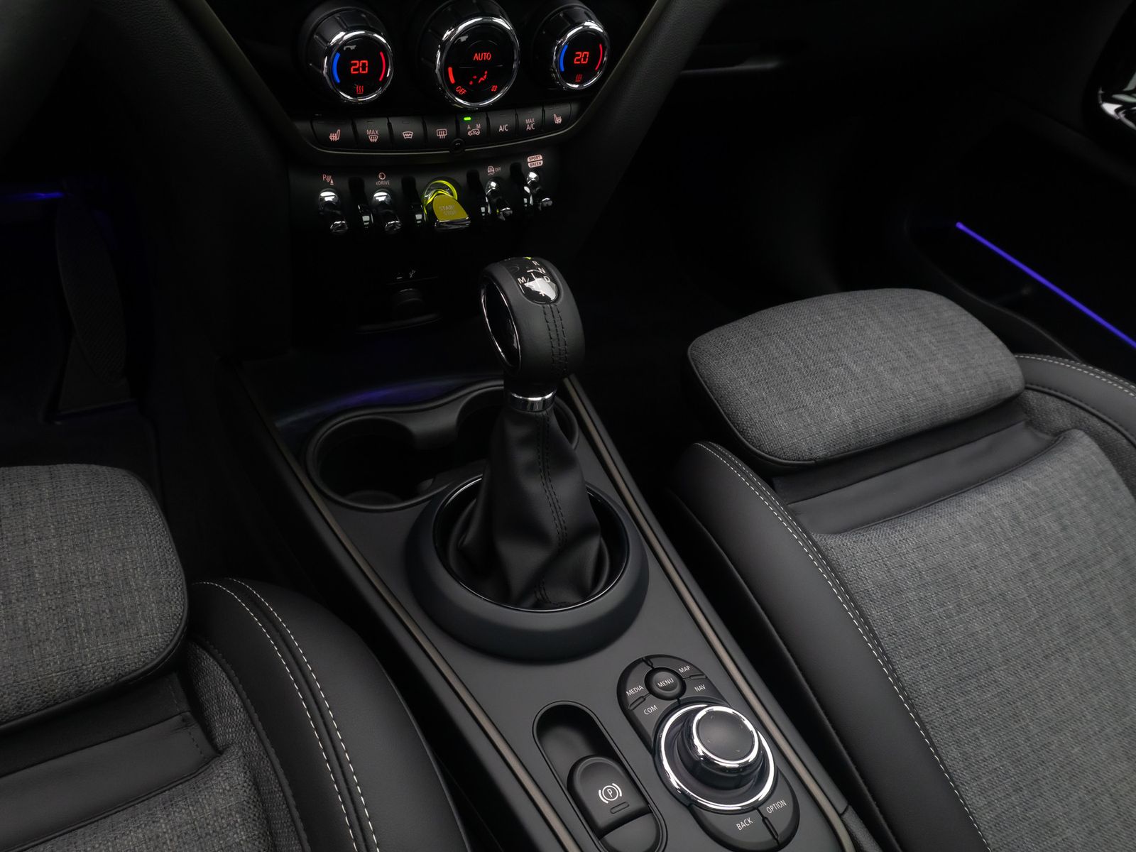 Fahrzeugabbildung MINI Countryman SE (Cooper) ALL4 HUD Panoram H/K Voll