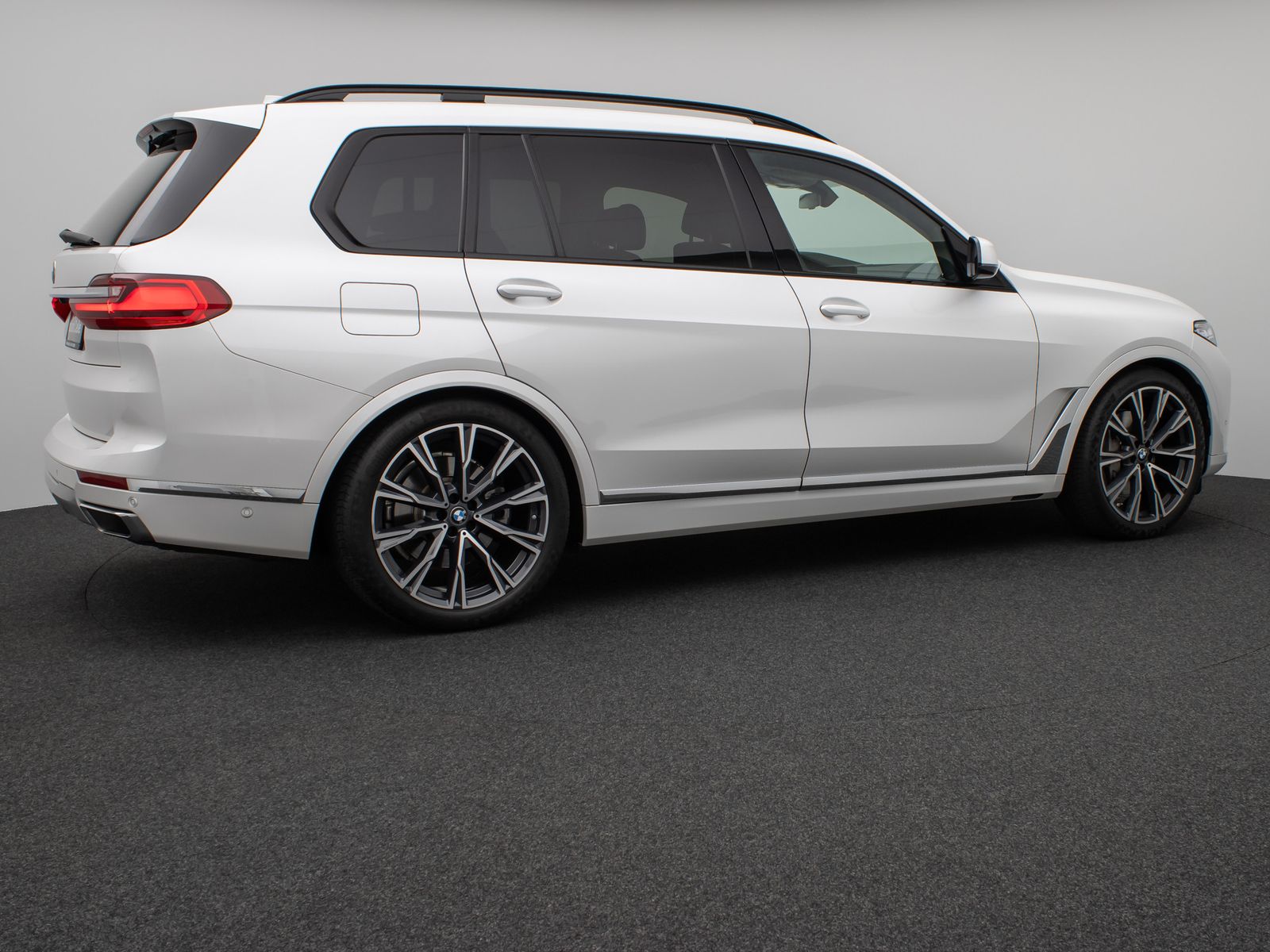 Fahrzeugabbildung BMW X7 xD40d  Panorama Kamera HUD DAB H/K SoftCl AHK
