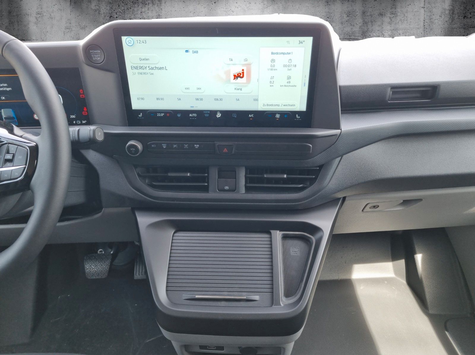Fahrzeugabbildung Ford Transit Custom Kasten 320 L2 Trail Doppelkabine