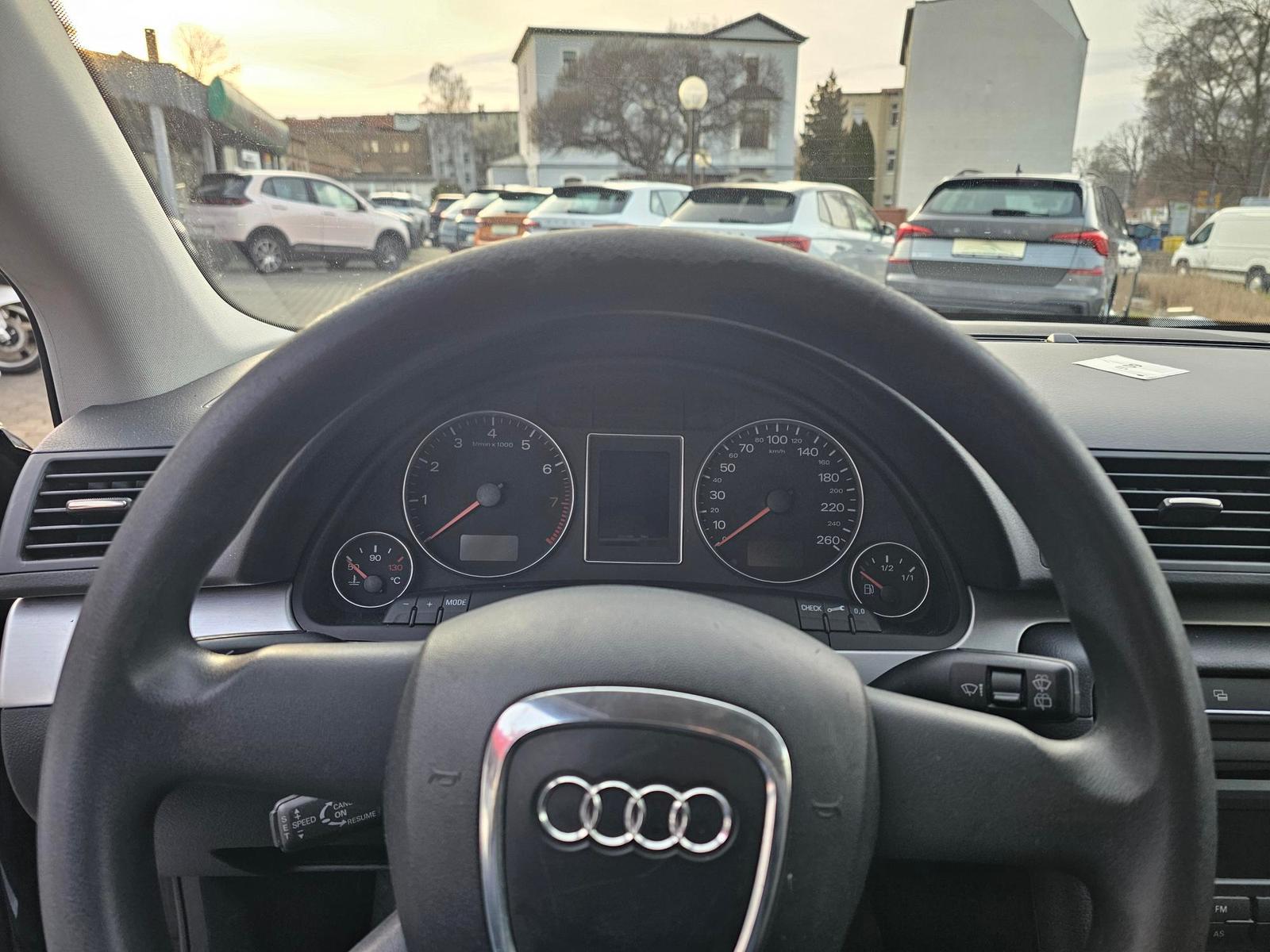 Audi A4 2008 — photo 9