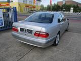 Mercedes-Benz E 240 Automatik.Elegance.Top Gepflegt.Wenig KM. - Mercedes-Benz E 240 Gebrauchtwagen