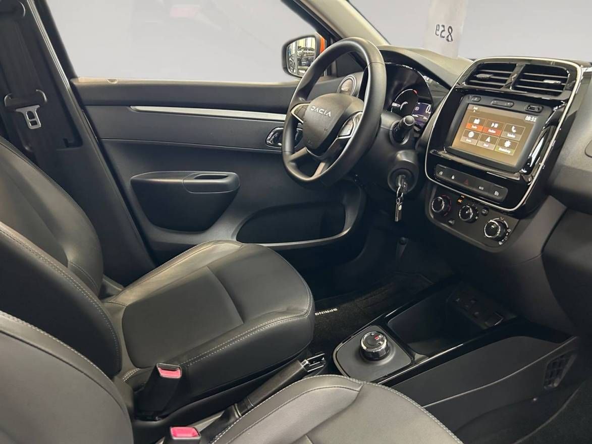 Fahrzeugabbildung Dacia Spring Essential CCS- Anschluss