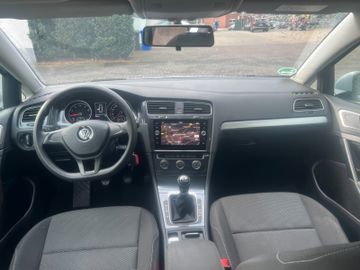 Volkswagen Golf - 10