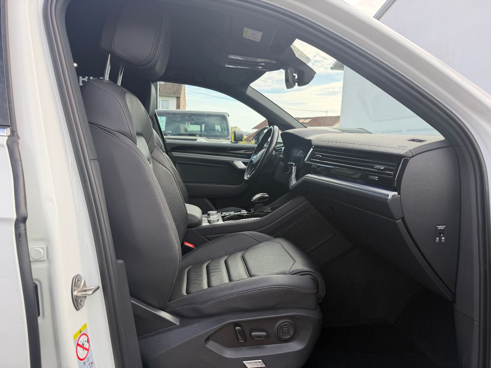 Fahrzeugabbildung Volkswagen Touareg SPORT/ 4Motion/VIRTUAL/AMBIENT/360''KAM
