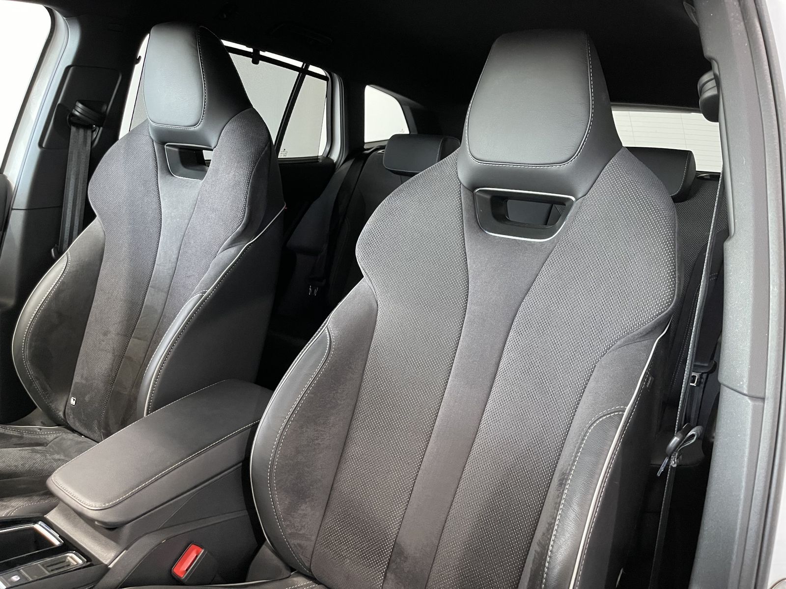 Fahrzeugabbildung SKODA Enyaq Sportline*AHK*Matrix*Alcantara**HUD*WP*