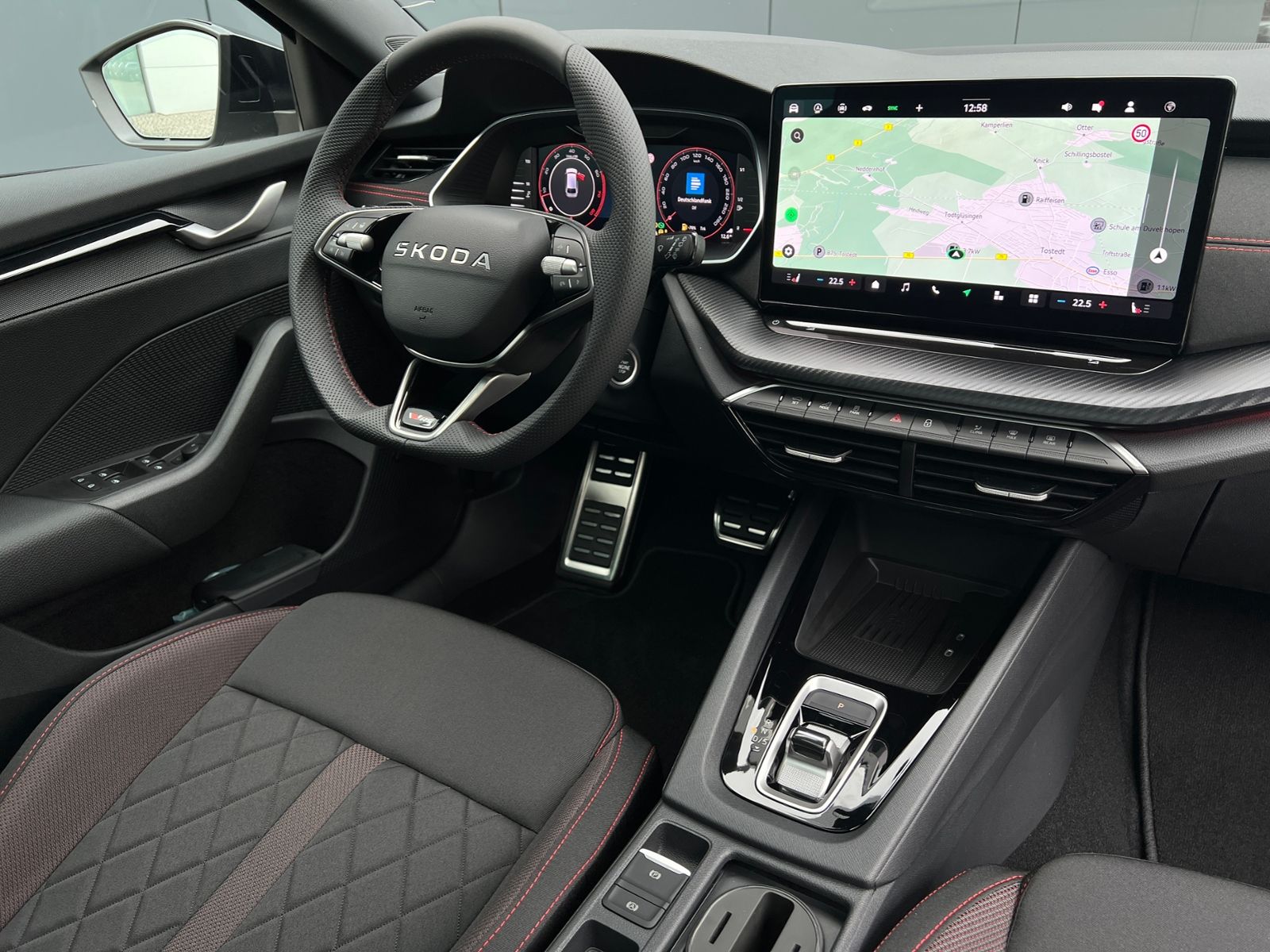 Fahrzeugabbildung SKODA Octavia Combi RS 2,0 TSI DSG *AHK, ACC, Matrix,