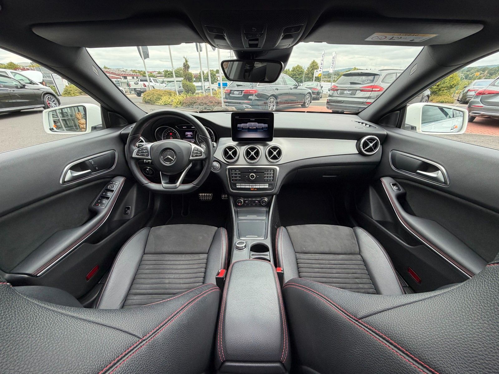 Fahrzeugabbildung Mercedes-Benz CLA 200 SB AMG+Pano+Distr+AHK+RKamera+TotW+