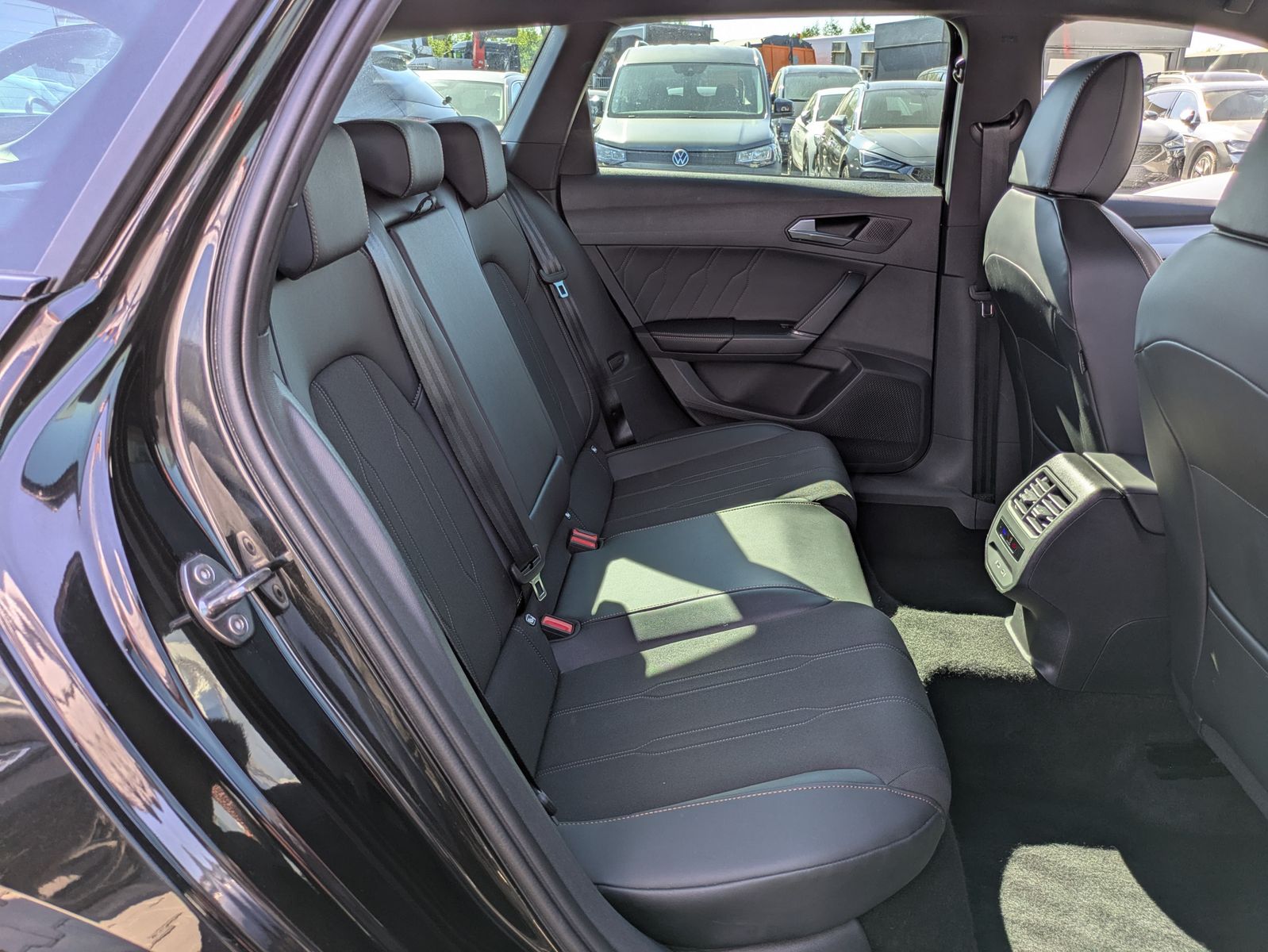 Fahrzeugabbildung CUPRA Leon 1.5 eTSI DSG MATRIX-LED*ACC*APP*KAMERA*18"