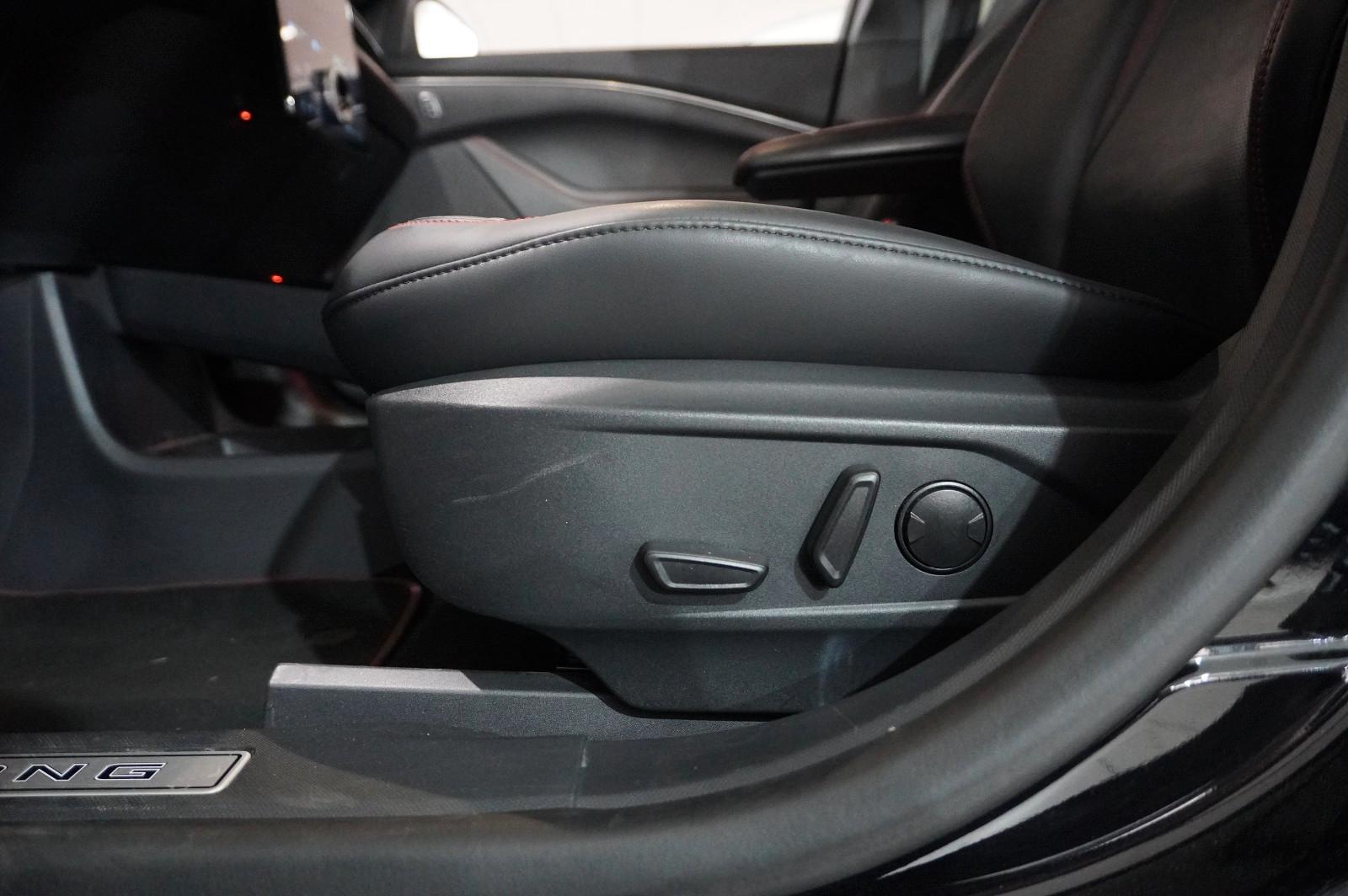 Ford Mustang Mach-E PREMIUM AWD 99KWH NAVI/360°/AHK