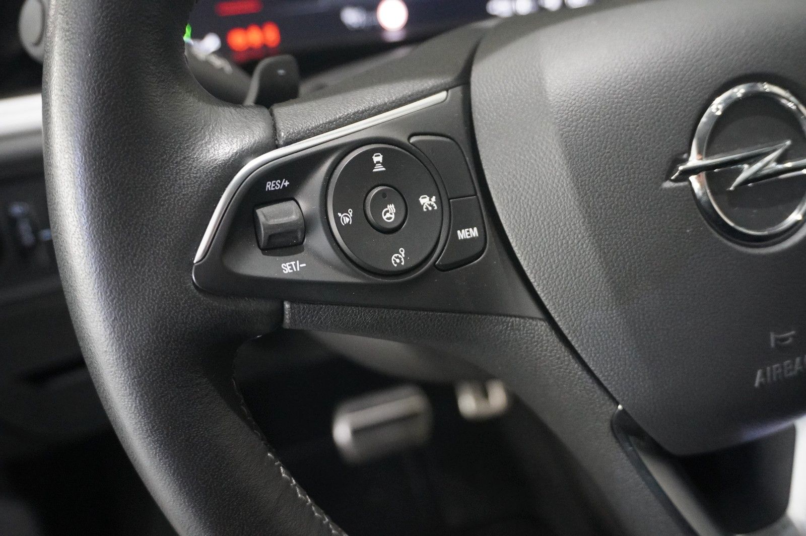 Fahrzeugabbildung Opel Grandland (X) 1.6T EDITION HYBRID NAVI/LED/VIRT.