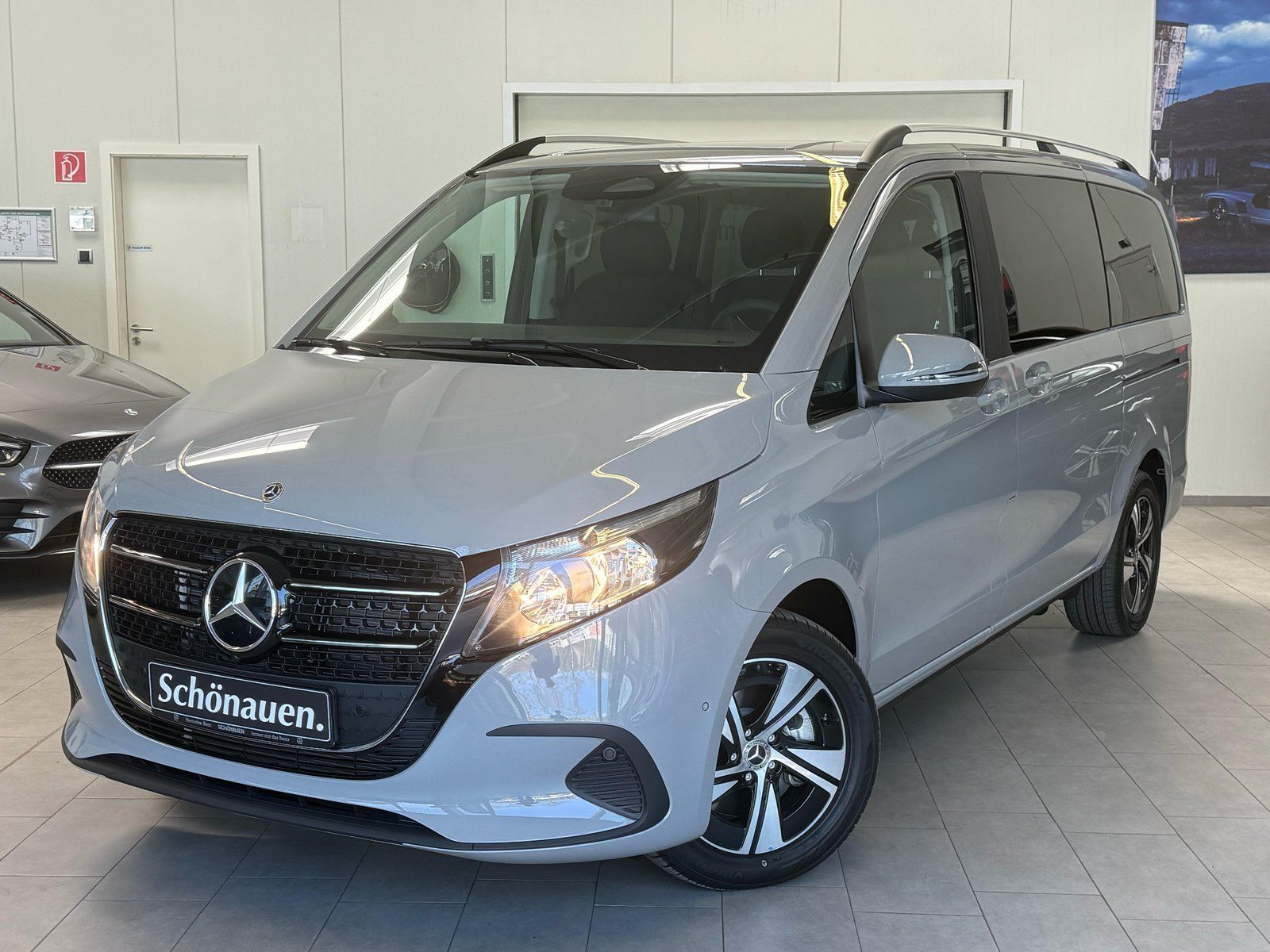 MERCEDES-BENZ V 220d Lang DISTR+AHK+STDHZ+THERMO+TOTW+CARPLAY