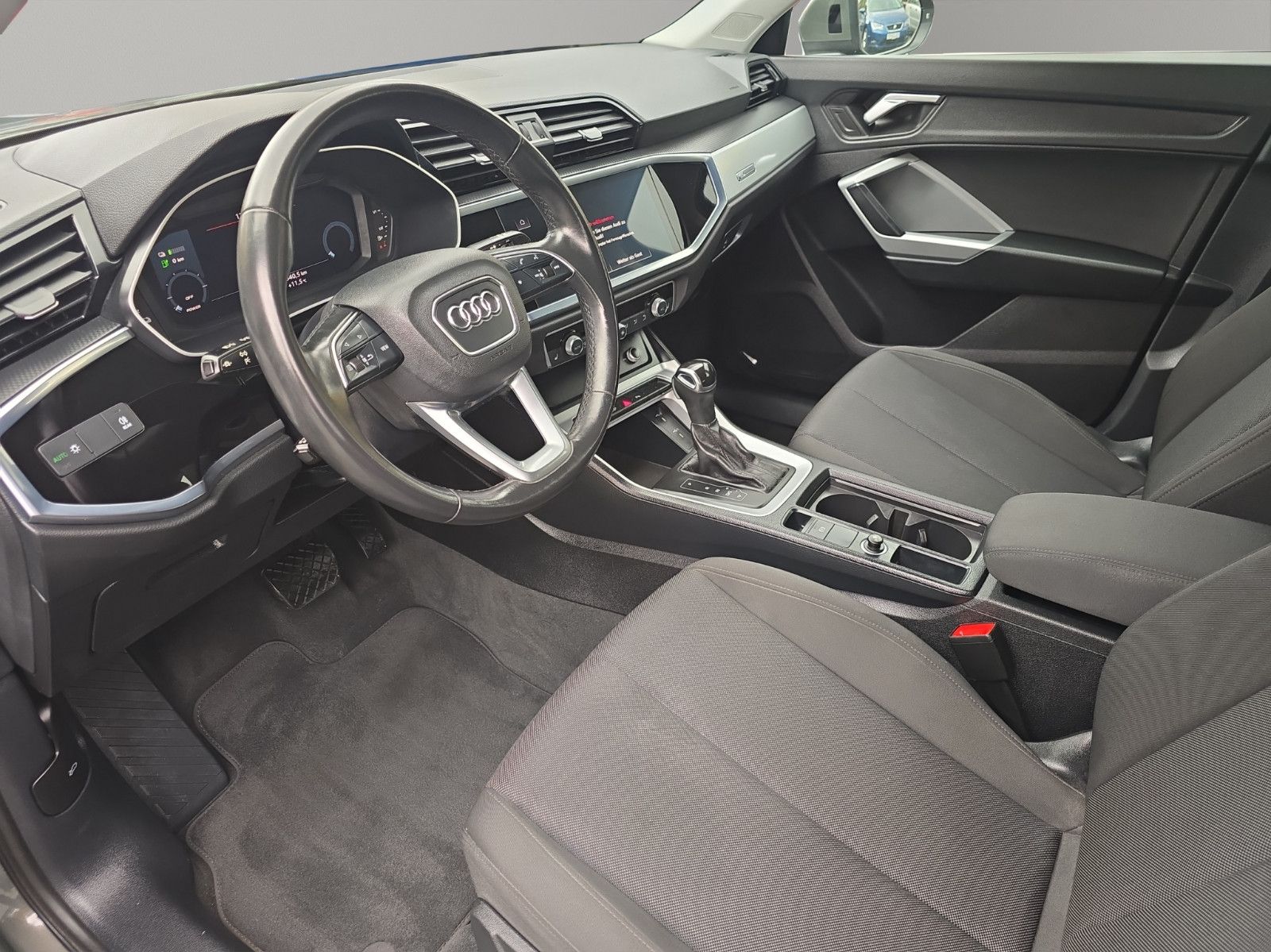 Fahrzeugabbildung Audi Q3 Sportback 45 TFSI e basis(EURO6d)