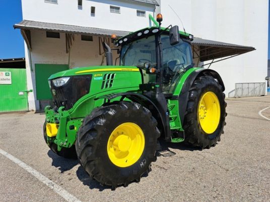 John Deere 6215R