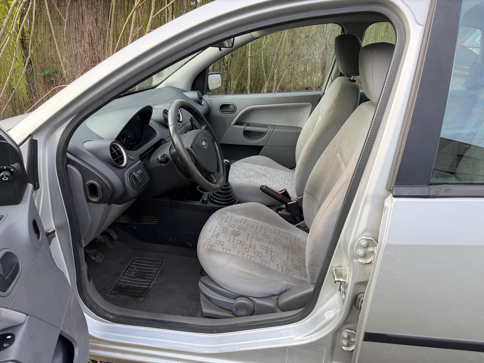 Fahrzeugabbildung Ford FIESTA AMBIENTE 1.3*TÜV NEU*AHK*KLIMA*8-FACH*