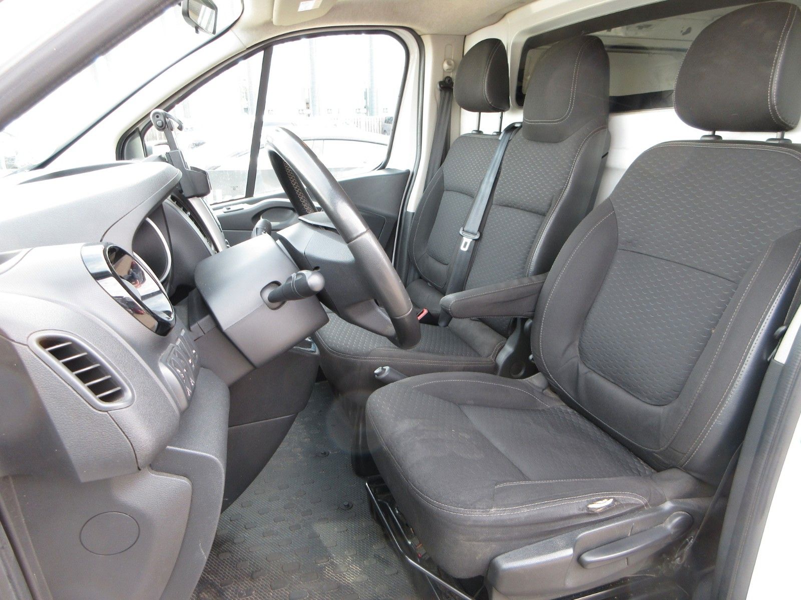 Fahrzeugabbildung Opel Vivaro Kasten L2H1  LED/PDC/TEMPOMAT