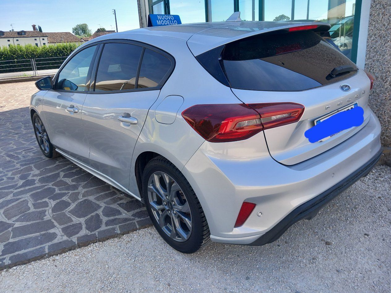 Ford Focus 5 Porte Focus 1.0 ecoboost h S. T.lin imagem 3