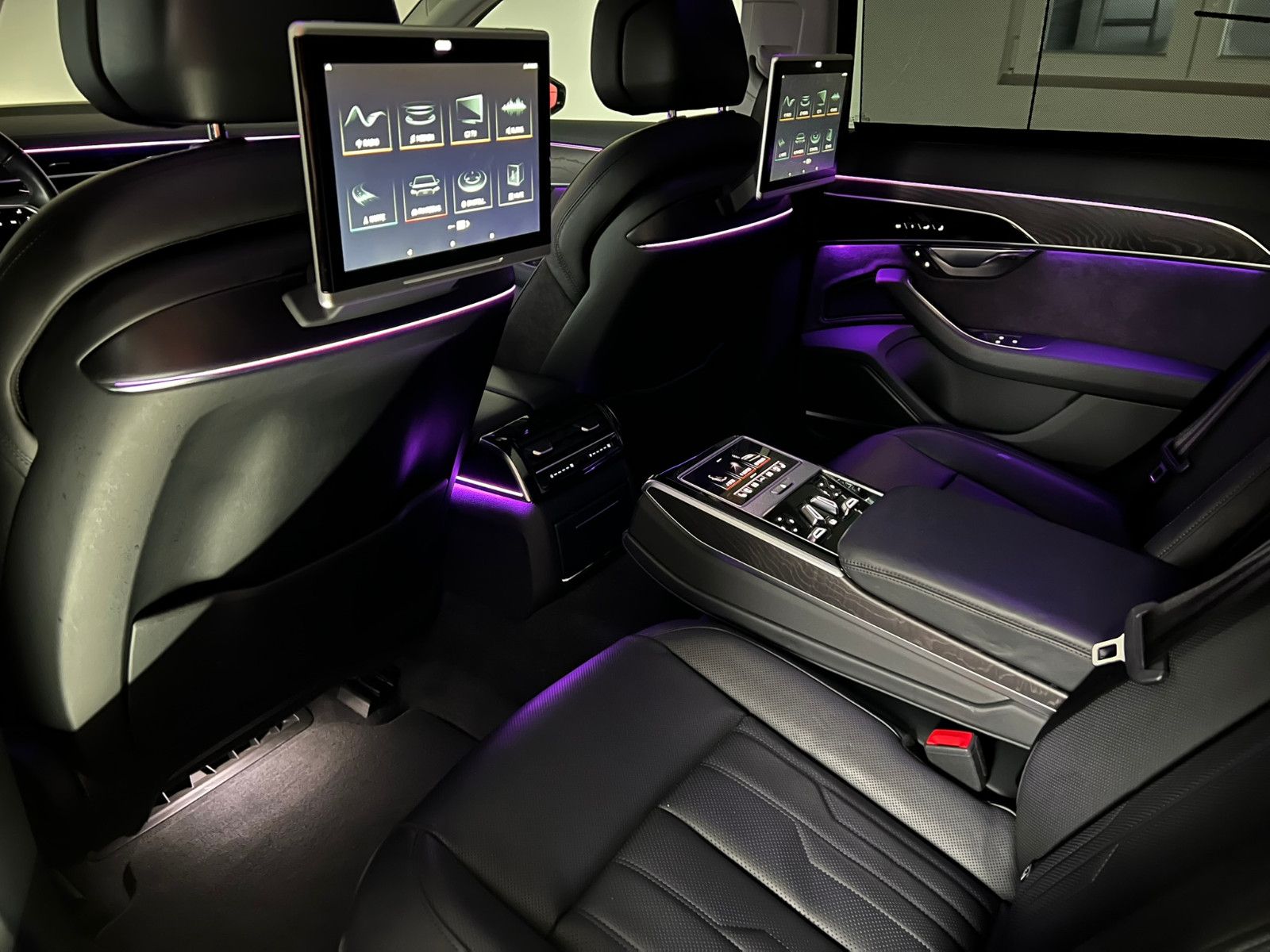 Fahrzeugabbildung Audi A8 50 TDI Quattro/MASSAGE FOND/TV FOND/ACC/VOLL