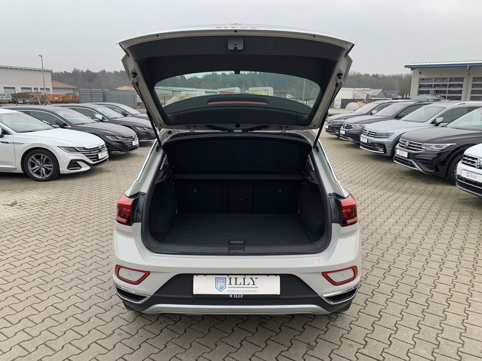 Fahrzeugabbildung Volkswagen T-Roc 1.5 TSI*Style*LED-Plus*Navi*ACC*Navi*