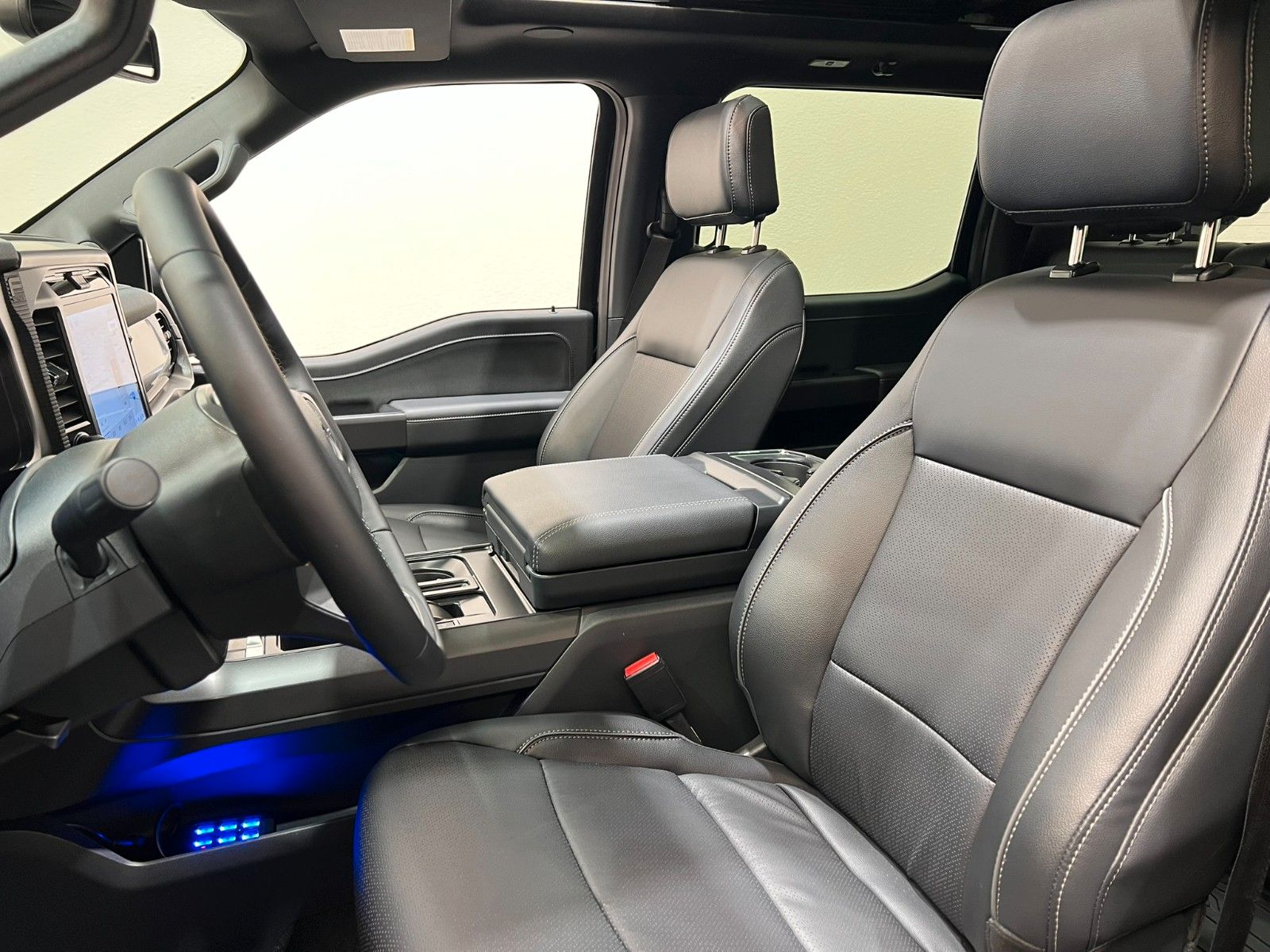 Fahrzeugabbildung Ford F-150 Lariat 5.0L V8  5,5"  MY25 * RTR UMBAU*