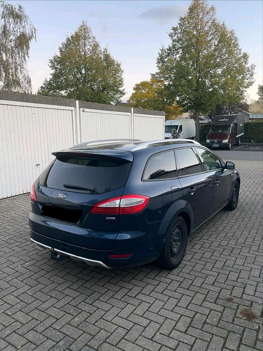 Ford Mondeo 2010 — interior