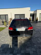 Mercedes-Benz E 300 BlueTEC T - - Mercedes-Benz E 300 mit Diesel-Antrieb: Automatik