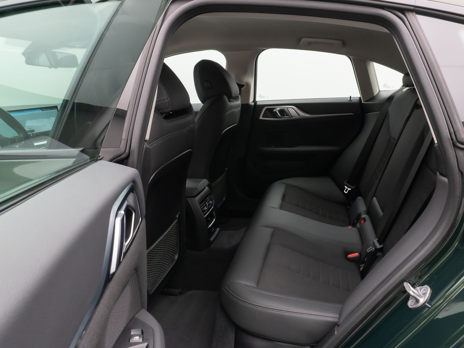Fahrzeugabbildung BMW i4 eD40 Gran Coupè Kamera DAB HUD Alarm Komfort