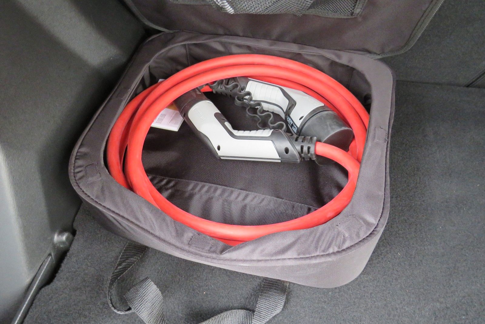 Fahrzeugabbildung Peugeot 2008 e- GT SITZH. NAVI KAMERA PDC 1.HD