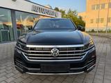 Volkswagen Touareg Elegance 4MotionPano Navi AHK Led Memory - VW Touareg Gebrauchtwagen in Stuttgart