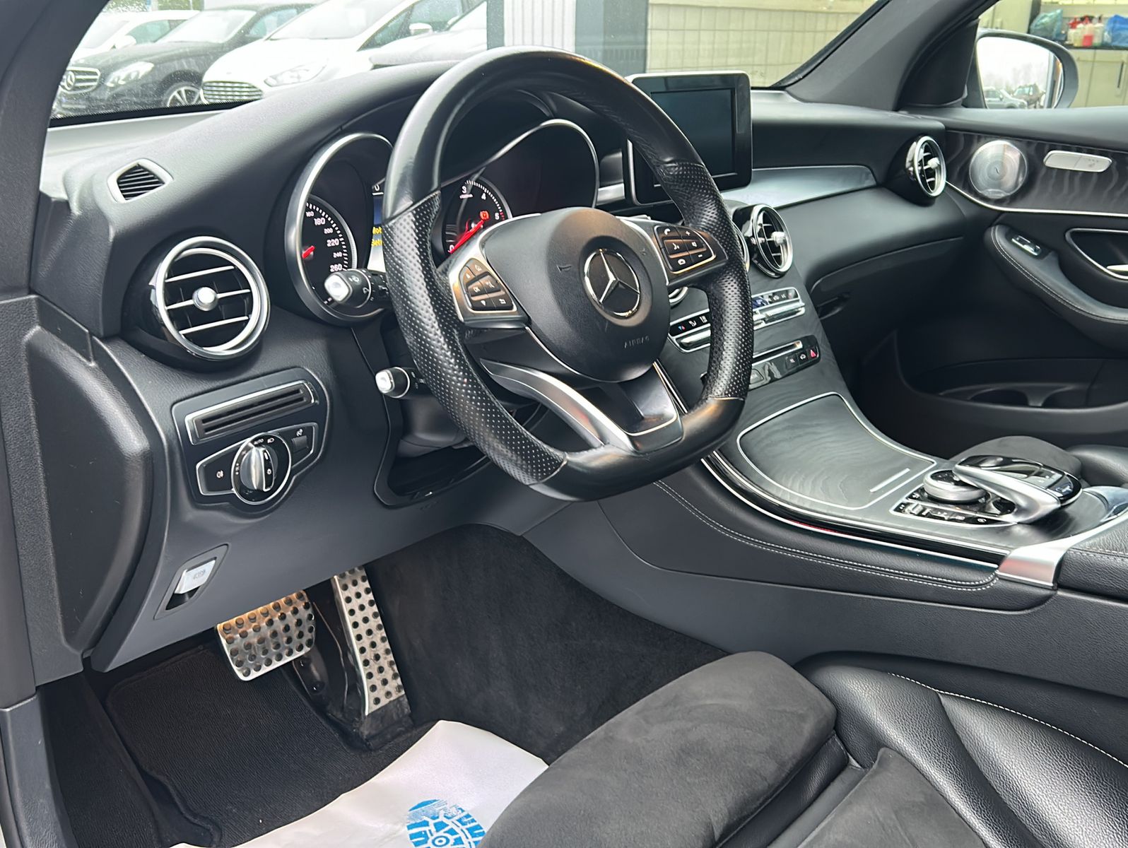 Fahrzeugabbildung Mercedes-Benz GLC 220 d 4Matic AMG-Line