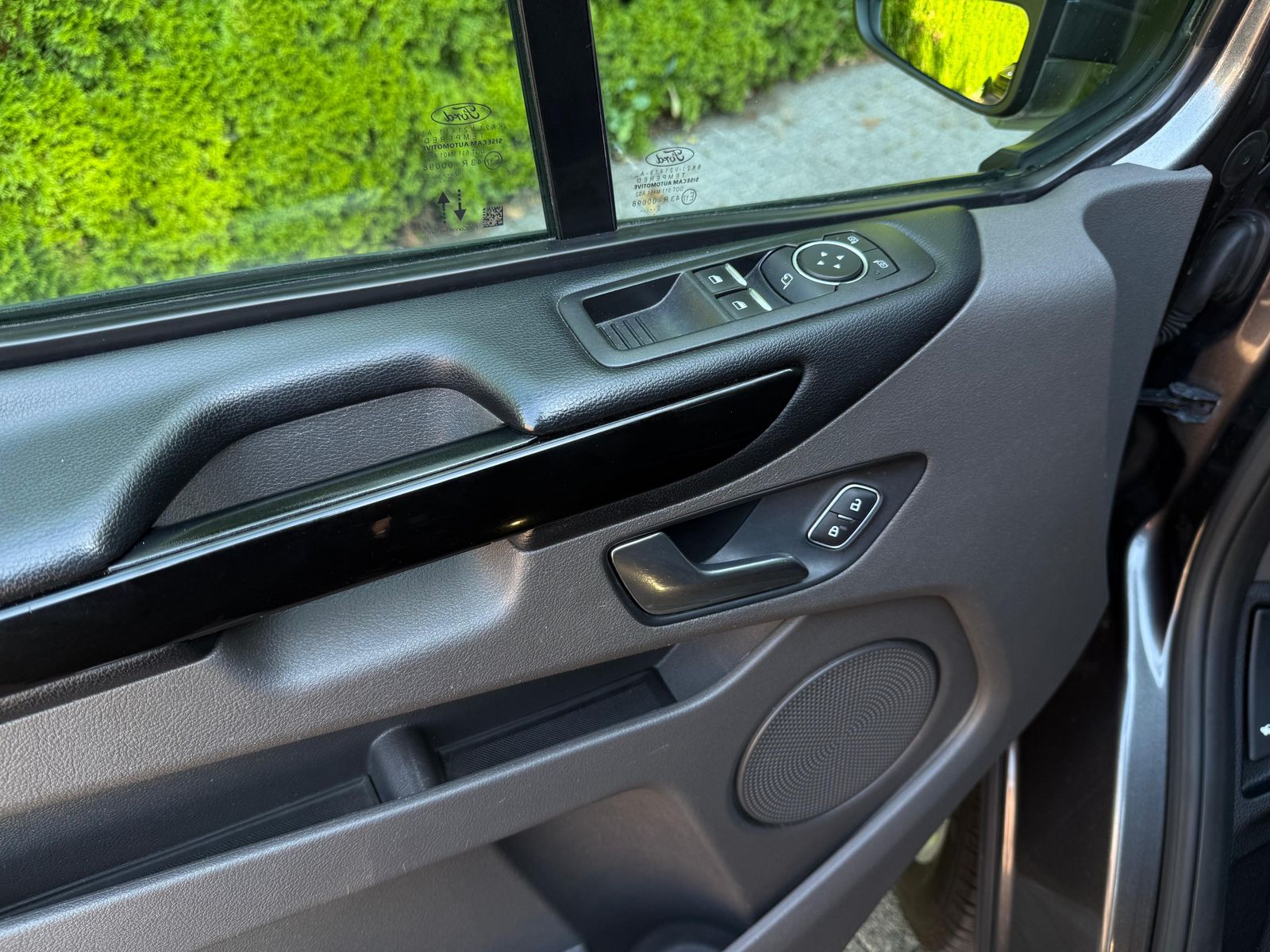 Fahrzeugabbildung Ford Tourneo Custom 320 Aut. L2 BI-XEN+SHZ+CARPLAY+8S