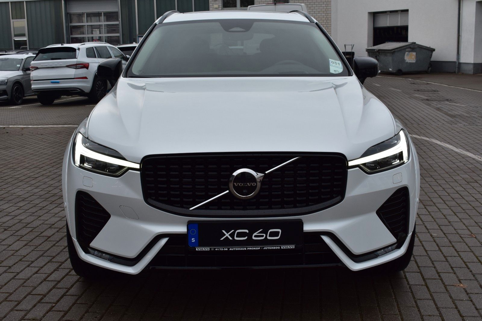 Fahrzeugabbildung Volvo XC60 B5 D AWD Autom R-Design*STDHZG*360°*ACC*AHK