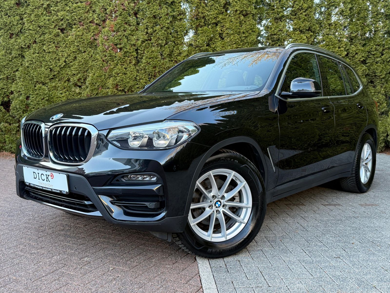 Fahrzeugabbildung BMW X3 xDrive Aut. 20i LED+NAVI+SHZ+LIVE+SPORT+LEDER