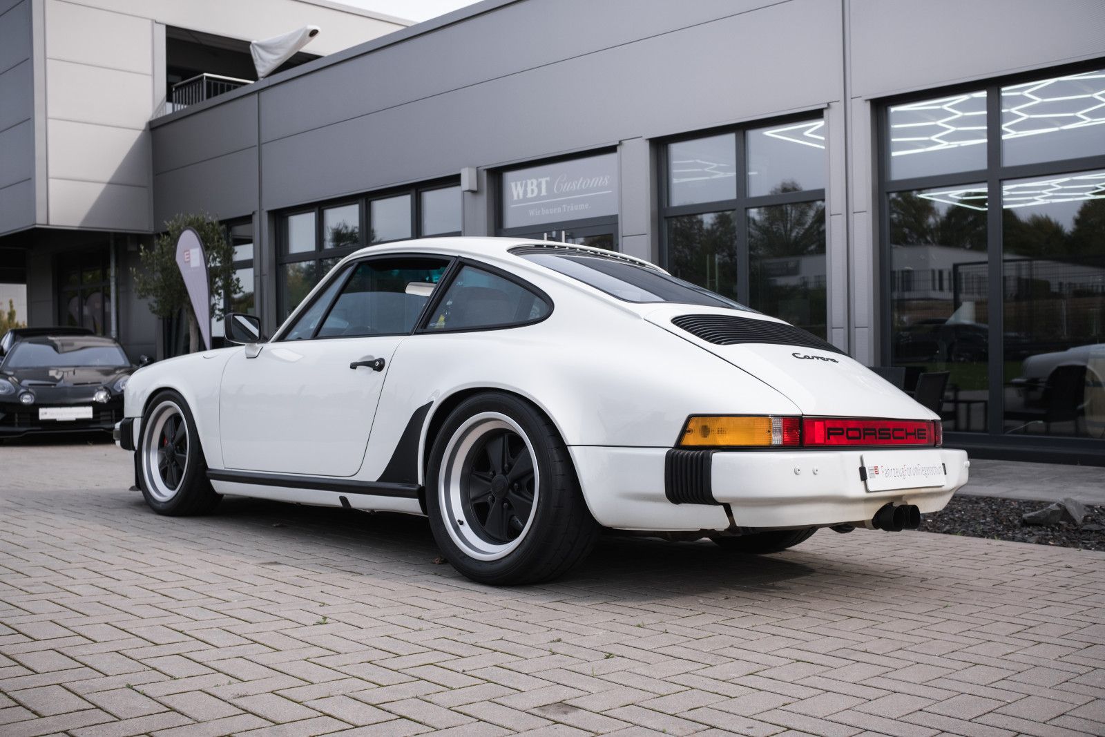 Fahrzeugabbildung Porsche 911 Carrera Coupe - 330PS - umfangr. restauriert