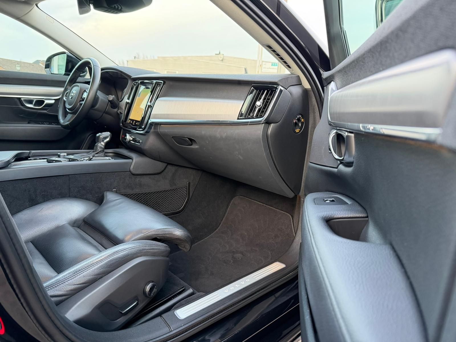 Volvo S90 2.0 D4 Momentum HeadUP 360° Schiebedach foto 14