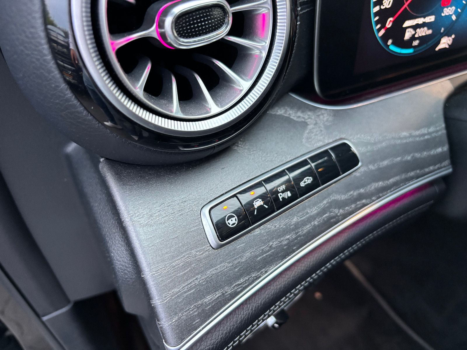 Fahrzeugabbildung Mercedes-Benz AMG GT 4-trg. 63 S 4Matic+/AERO-KIT/PANO/MASSAGE