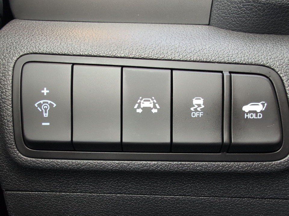 Fahrzeugabbildung Hyundai TUCSON 1.6T 4WD PREMIUM GARANTIE NAVI+KAM+4xSHZ+