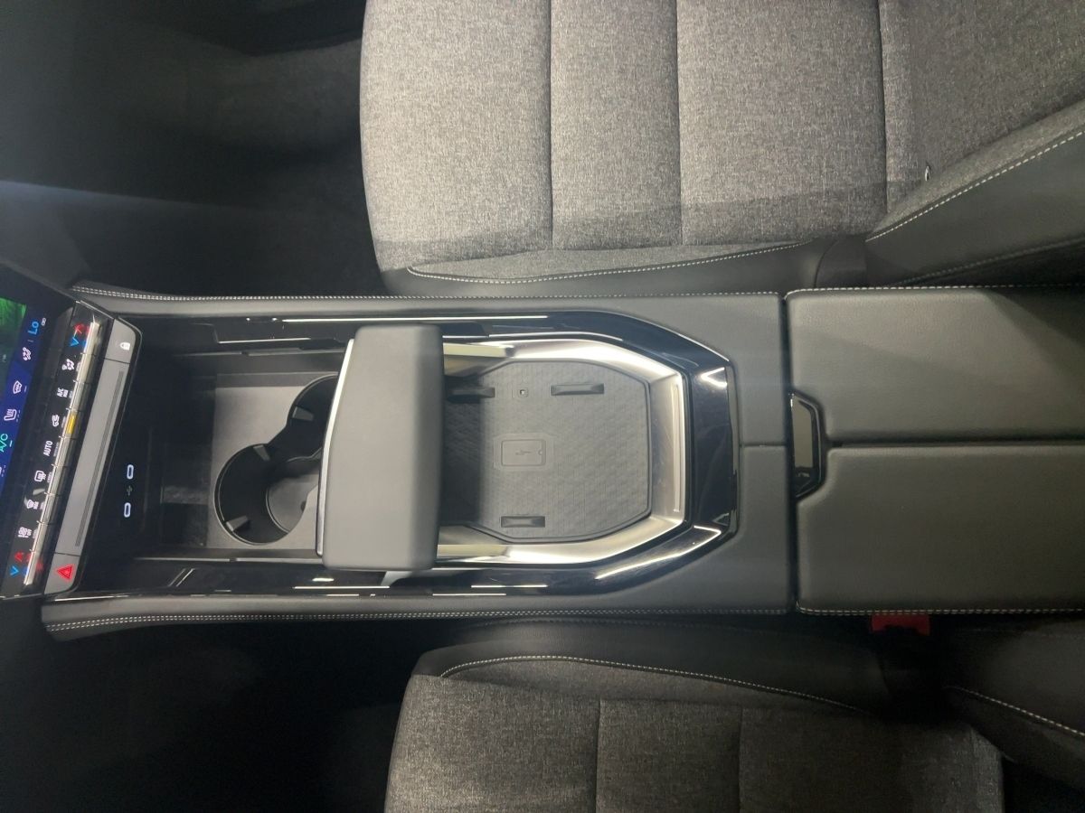 Renault Rafale - Bild 16