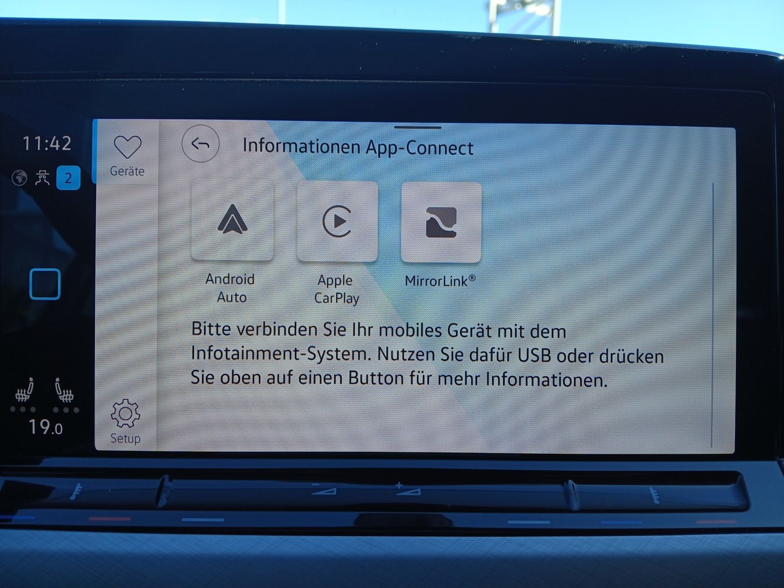 Fahrzeugabbildung Volkswagen Golf VIII eTSI Life DSG LED Navi AID ACC PDC SH
