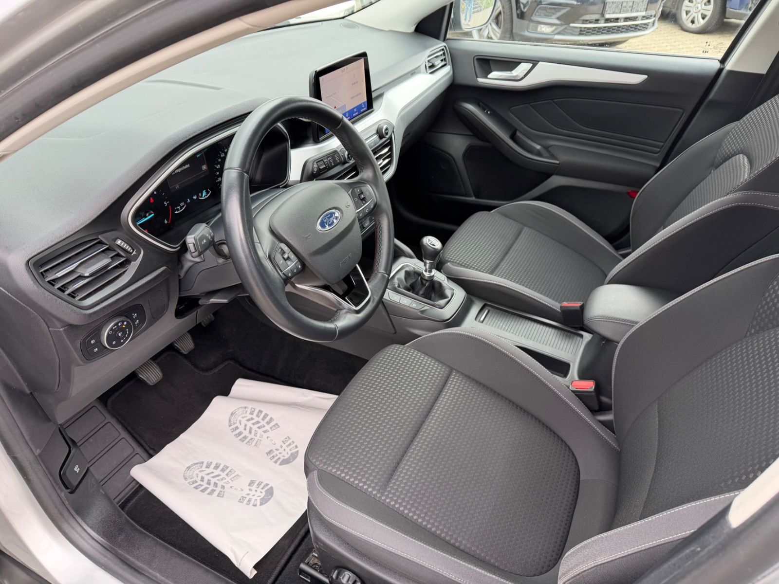 Fahrzeugabbildung Ford Focus Lim. Cool & Connect°Kamera°Navi°LED°1.Hand