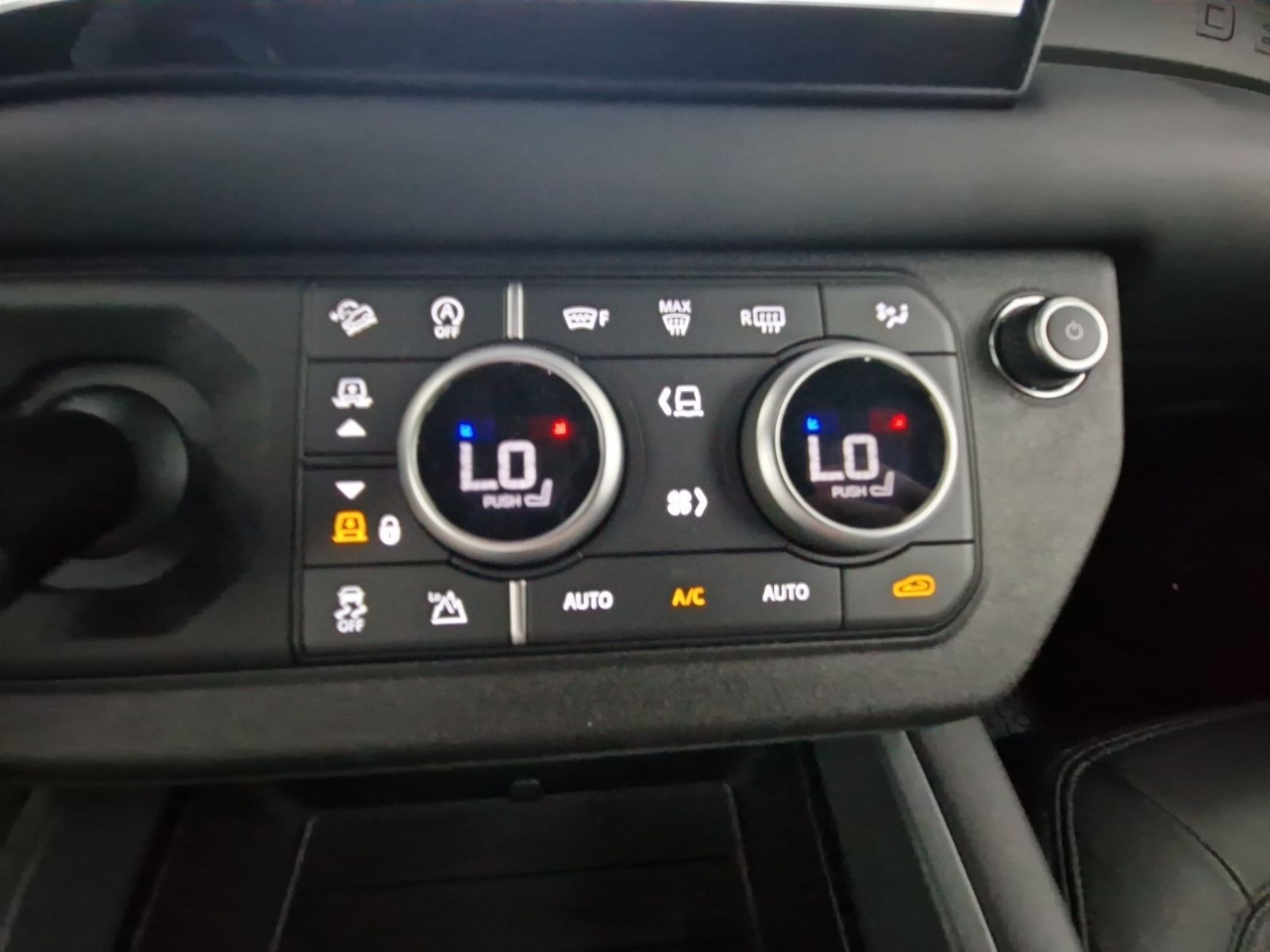 LAND ROVER Defender 90 Hard Top D250 X-Dynamic SE AHK – Bild 14