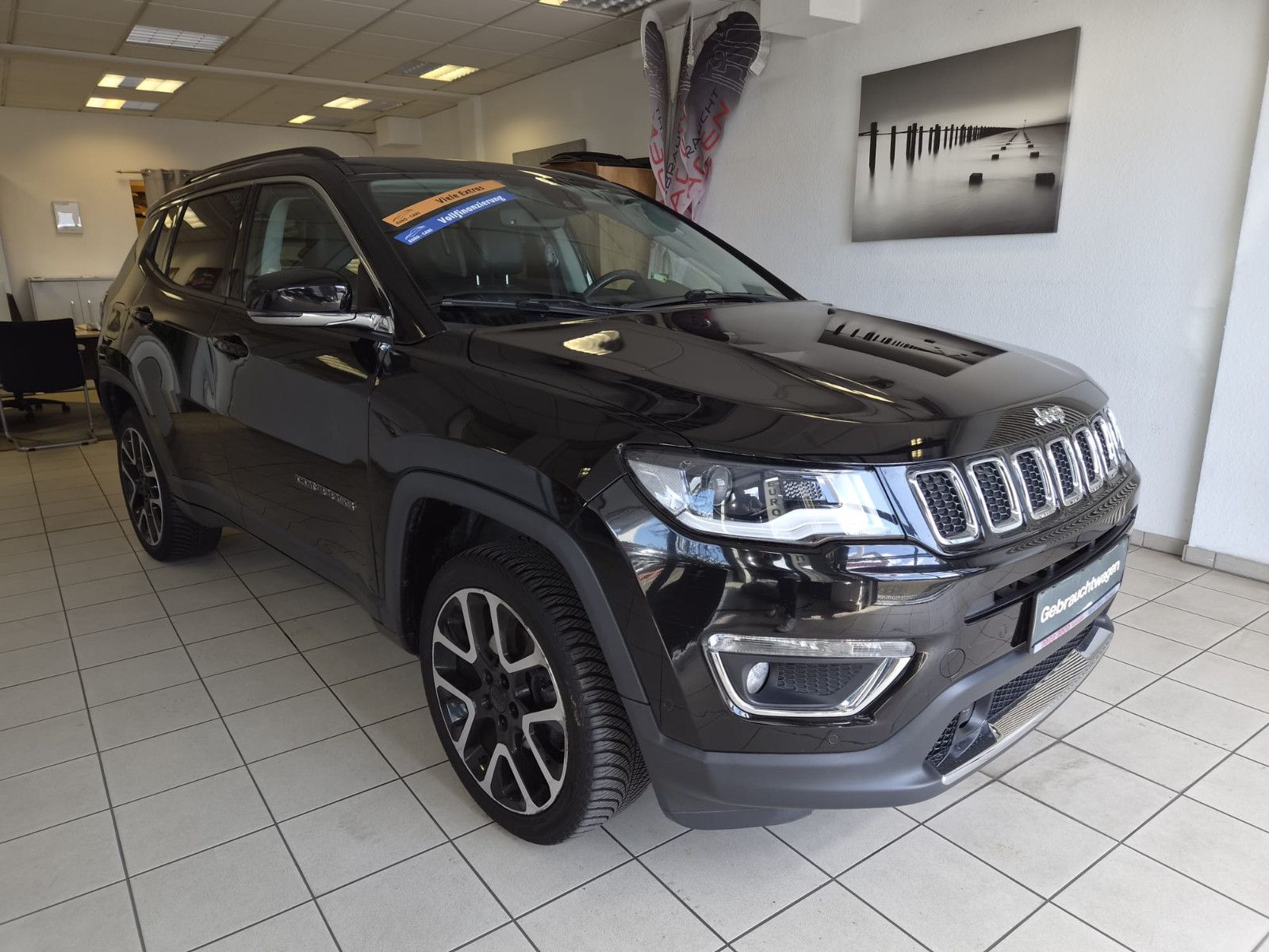 Fahrzeugabbildung Jeep Compass Limited 4WD / LED / NAVI / LEDER